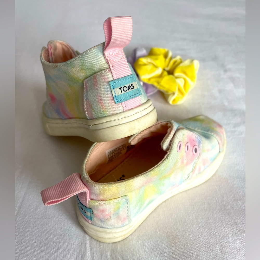 Toddler Toms. Tie dye slide on sneakers. Size US7, T7, EU 23.5